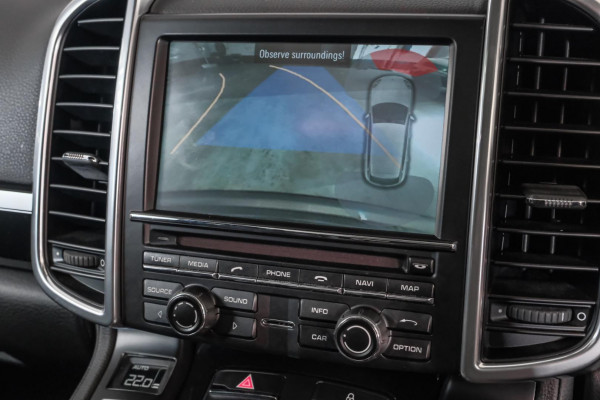 2012 MY13 Porsche Cayenne 92A SUV image 11