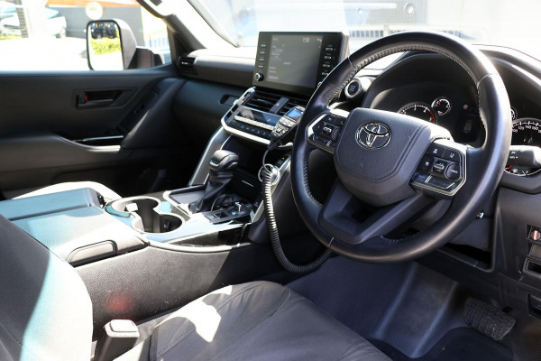 2022 Toyota LandCruiser FJA300R GX SUV image 9