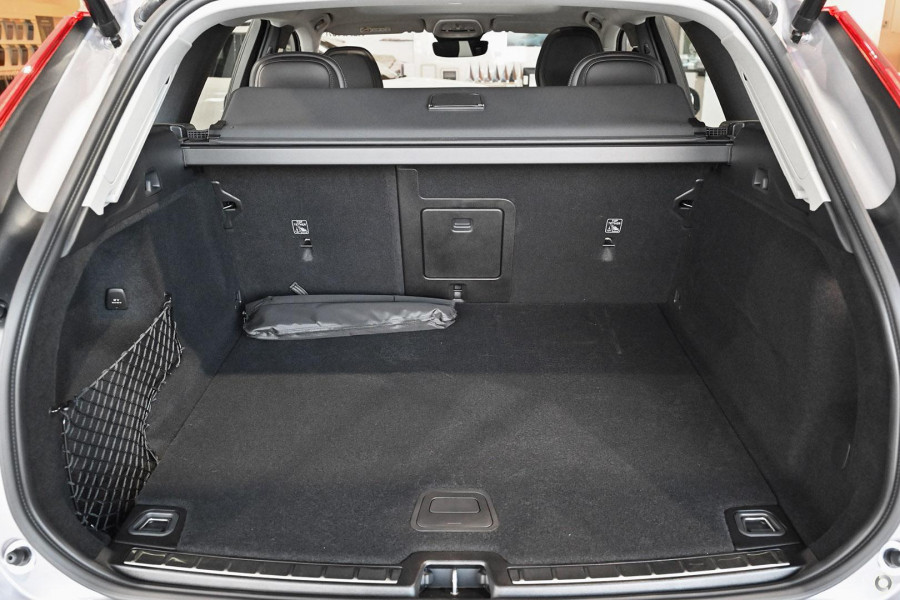 2026 Volvo XC60 UZ Ultra B5 Dark SUV Image 9