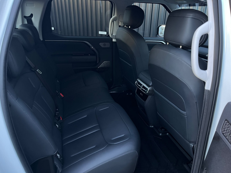 2025 MG U9 Black Edition Ute Image 13