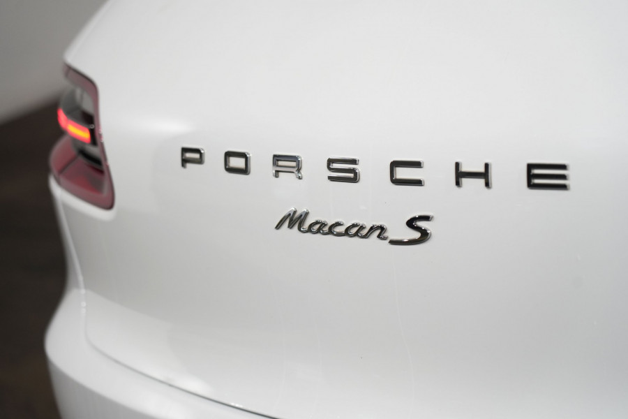 2017 Porsche Macan S SUV Image 9