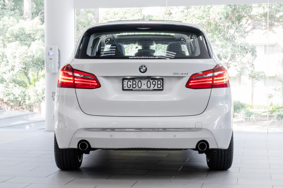 2015 BMW 2 Series 220i Sport Line Hatch Image 5