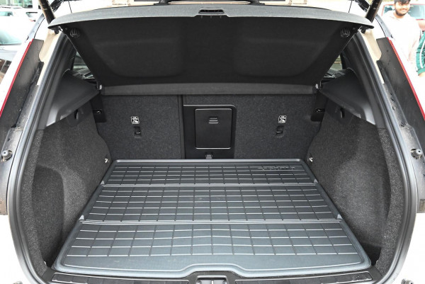 2026 Volvo EX40  Ultra Single Motor Extended Range SUV image 13