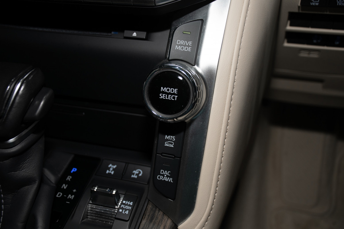 2023 Toyota LandCruiser Sahara SUV