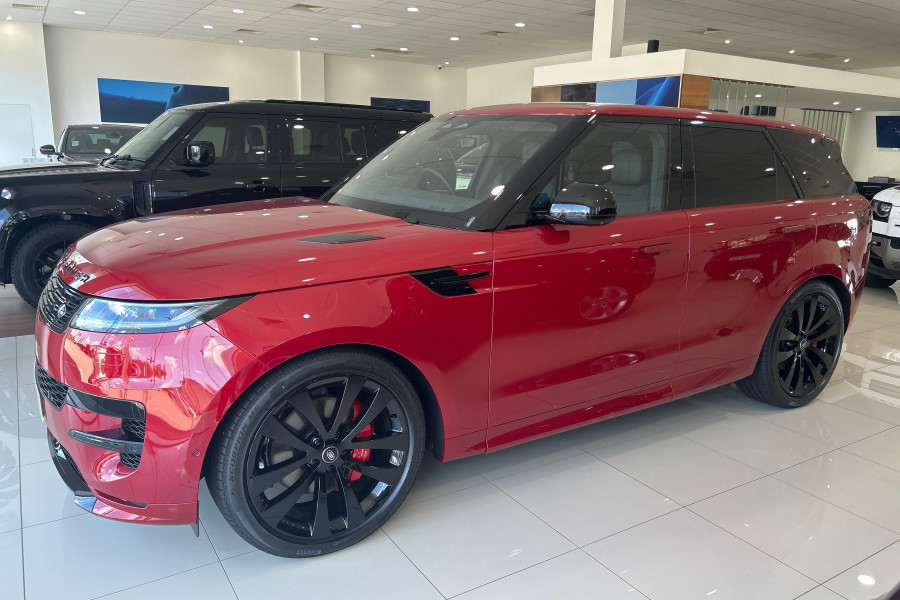 2024 MY25 Land Rover Range Rover D300 SE SUV Image 6