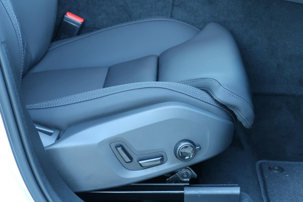2025 MY26 Volvo XC60 UZ Plus T8 Plug-in Hybrid Dark SUV Image 13