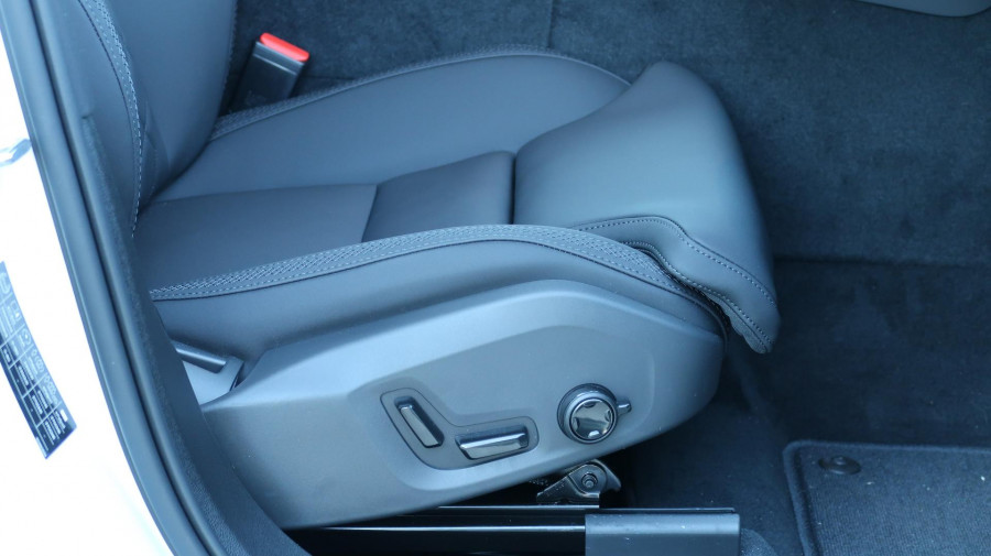 2025 MY26 Volvo XC60 UZ Plus T8 Plug-in Hybrid Dark SUV Image 13