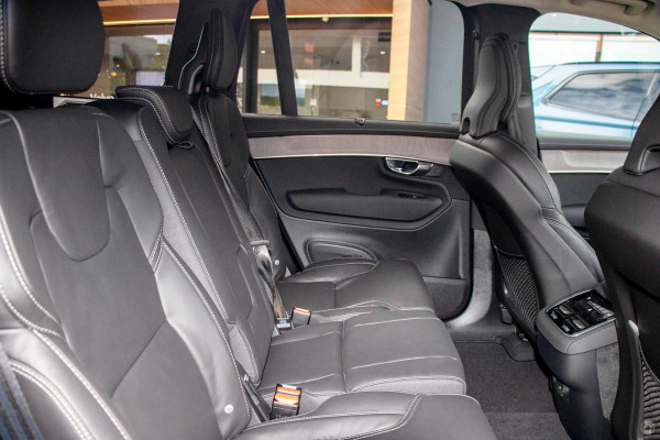 2025 Volvo XC90 L Series Ultra B5 Bright SUV Image 7