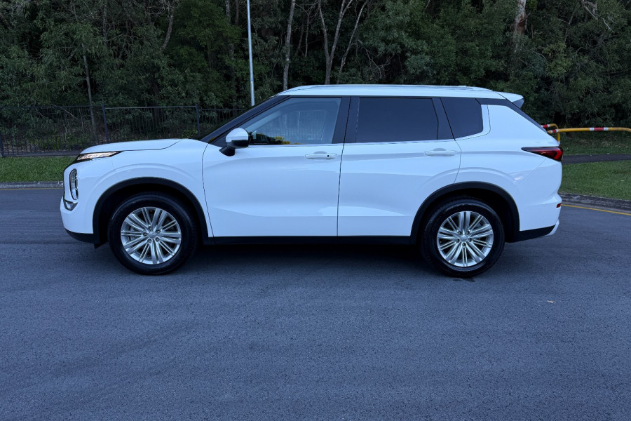 2023 MY24 Mitsubishi Outlander ZM LS SUV Image 8