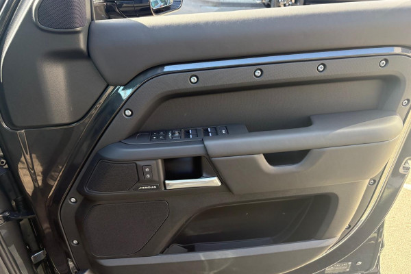 2026 Land Rover Defender L663 110 P425 X-Dynamic SE SUV Image 42