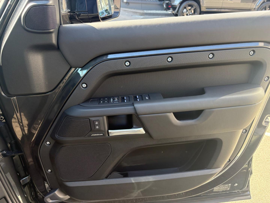 2026 Land Rover Defender L663 110 P425 X-Dynamic SE SUV Image 42