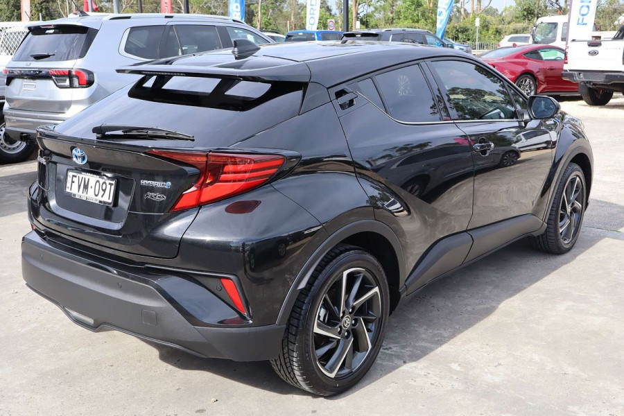 2023 Toyota C-HR  Koba SUV Image 7