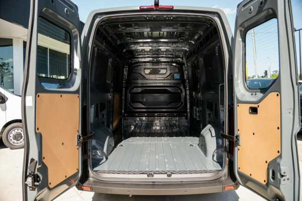 2026 Renault Master XDD Mid Roof LWB Van Image 7