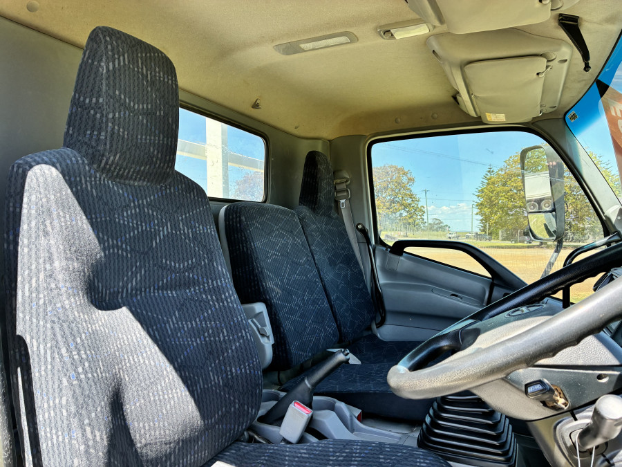 2018 Hino 300 Tray Dropside Image 9