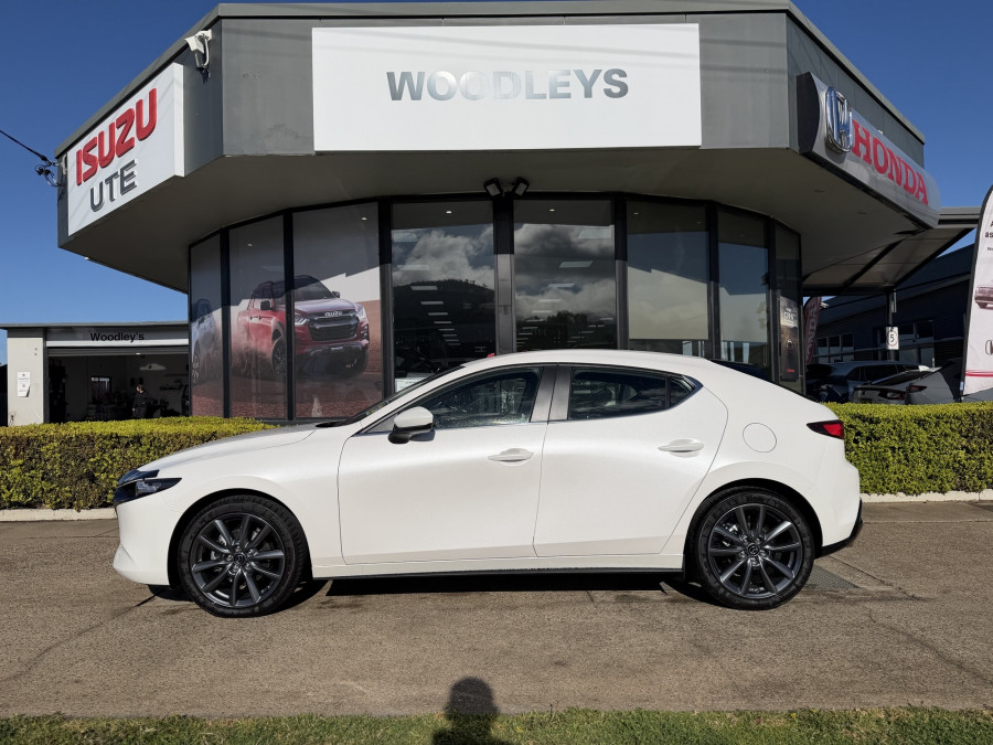 2026 MY25 Mazda 3 BP Series G20 Evolve Hatch Image 2