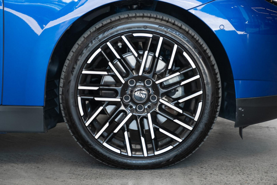 2024 MINI Cooper J01 SE Favoured Hatch
