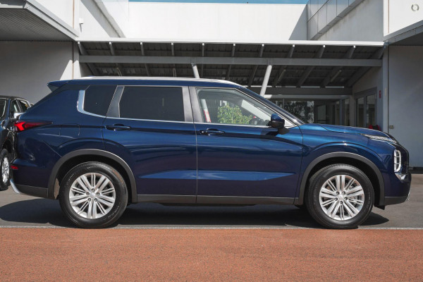 2024 Mitsubishi Outlander ZM LS SUV Image 5