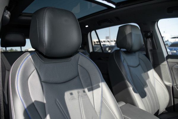 2025 MY26 Volkswagen Tayron R4 195TSI R-Line SUV image 9