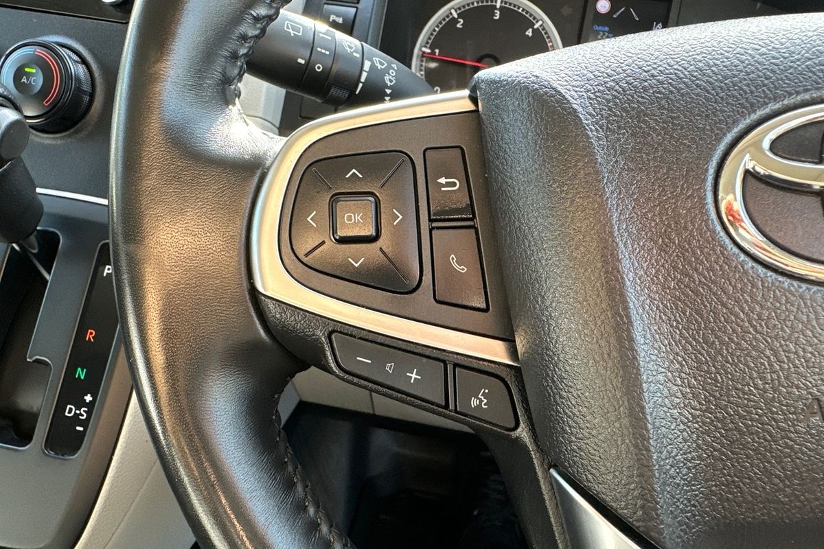 2022 Toyota HiAce GDH300R  Van Image 13