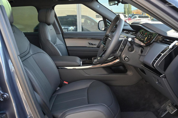 2026 Land Rover Range Rover Sport L461 D250 Dynamic SE SUV image 10