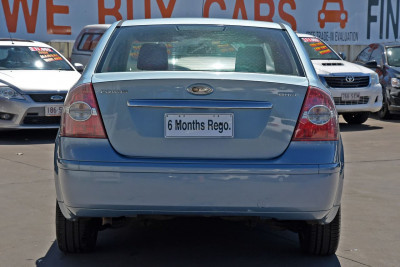 2007 Ford Focus LS Ghia Sedan Image 4