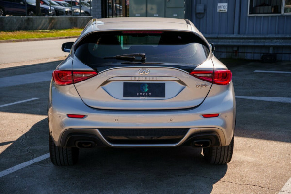 2017 Infiniti Q30 H15 Sport Premium D-CT Wagon Image 3