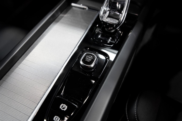 2022 Volvo XC60 UZ T8 Ultimate Recharge Plug in hybrid SUV Image 15