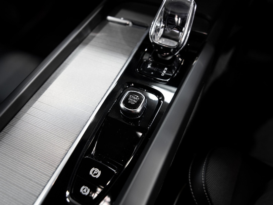 2022 Volvo XC60 UZ T8 Ultimate Recharge Plug in hybrid SUV Image 15