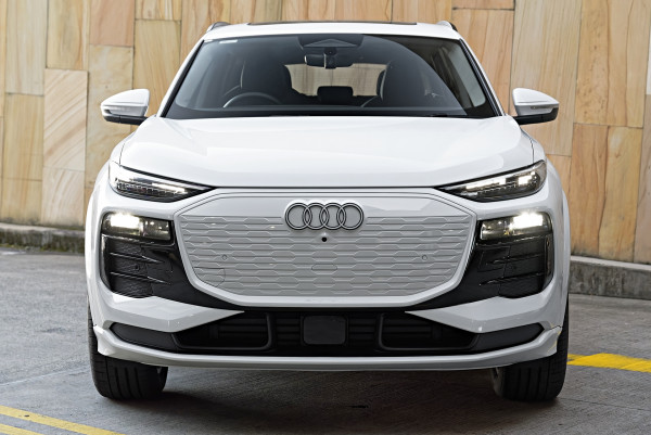 2026 Audi Q6 e-tron SUV image 4