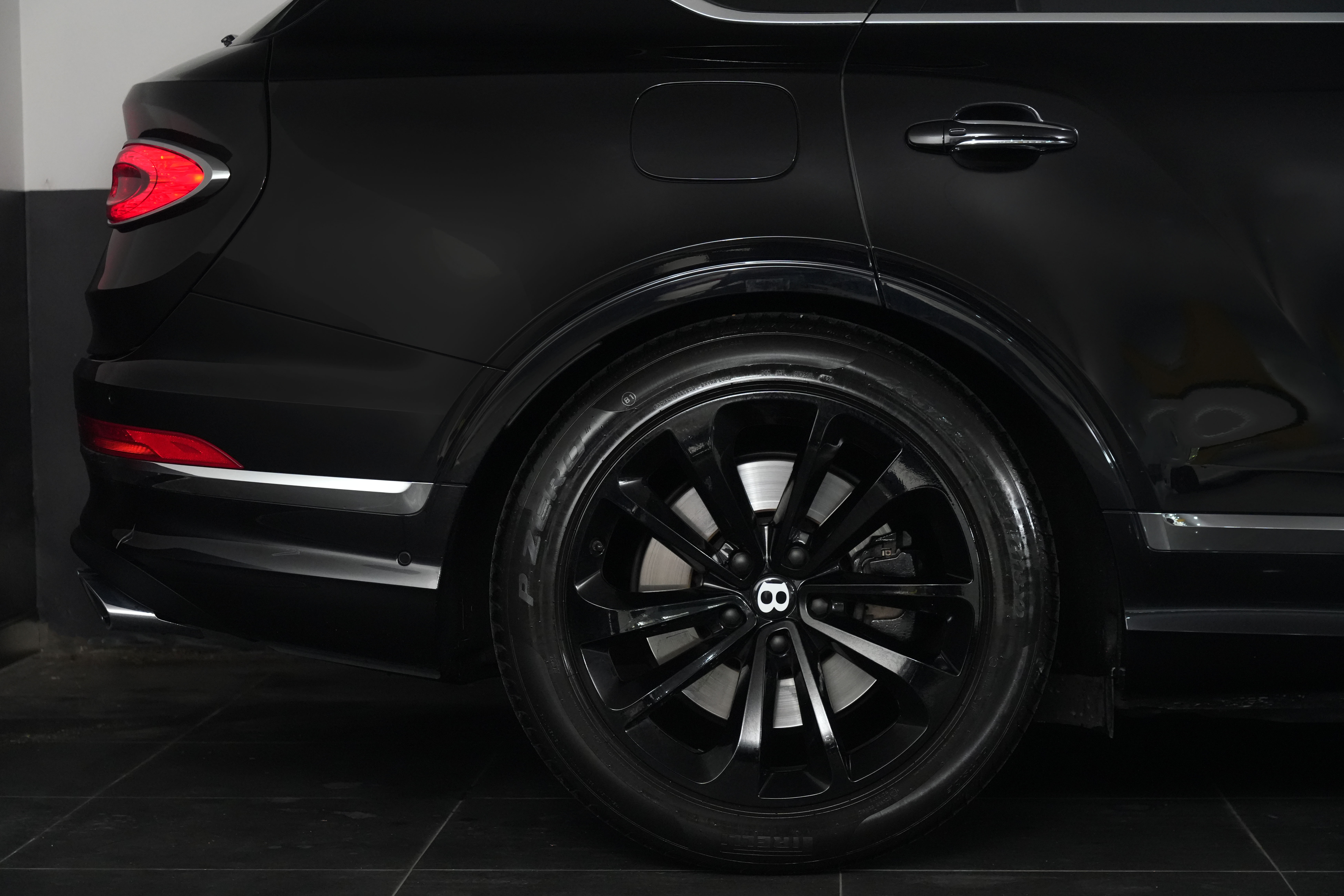 2024 Bentley Bentayga V8 SUV Image 6