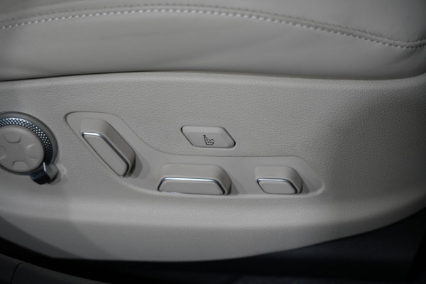 2023 Genesis G80 3.5t Awd Lux Sedan Image 32