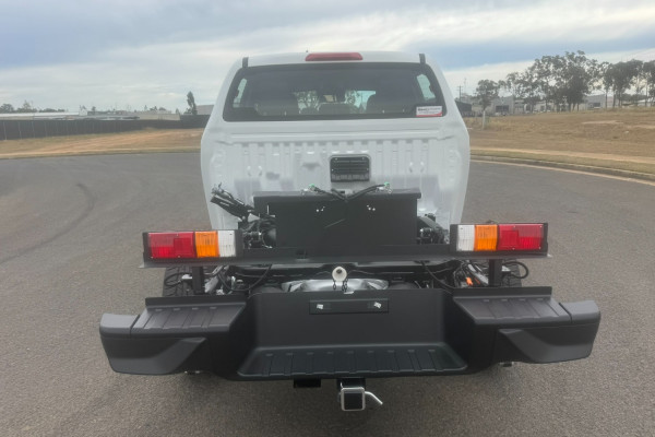2026 Isuzu D-MAX RG LS-U Cab Chassis Image 4
