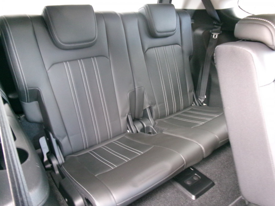 2023 MY24 Isuzu MU-X RJ LS-T SUV Image 10