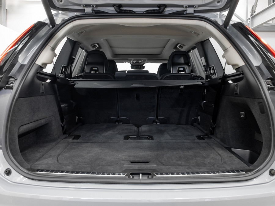 2025 Volvo XC90 L Series Ultra B5 Bright SUV Image 8