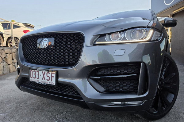 2017 MY18 Jaguar F-PACE X761 25t R-Sport SUV Image 2