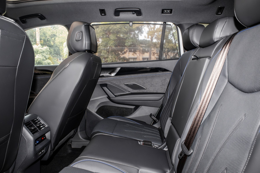 2025 MY26 Volkswagen Tayron R4 195TSI R-Line SUV Image 9