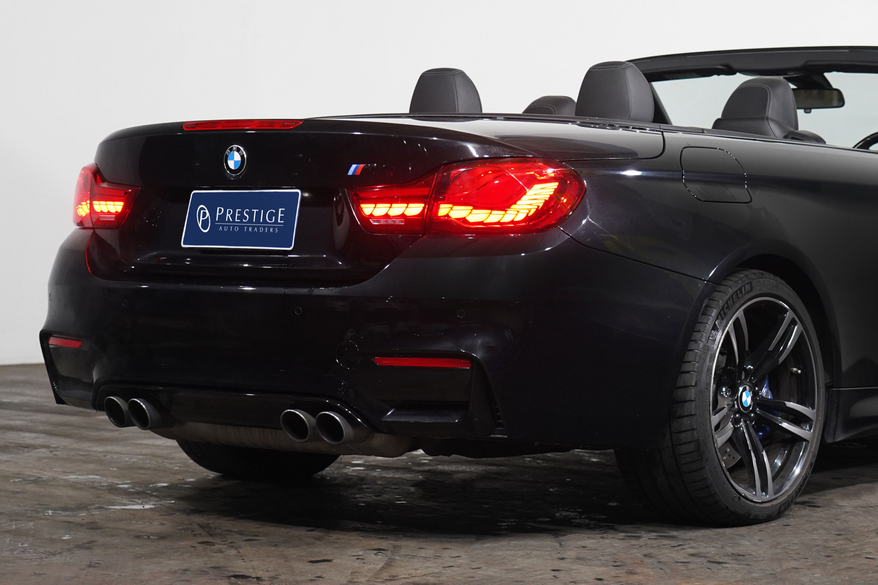 2016 BMW M4 Convertible Image 8