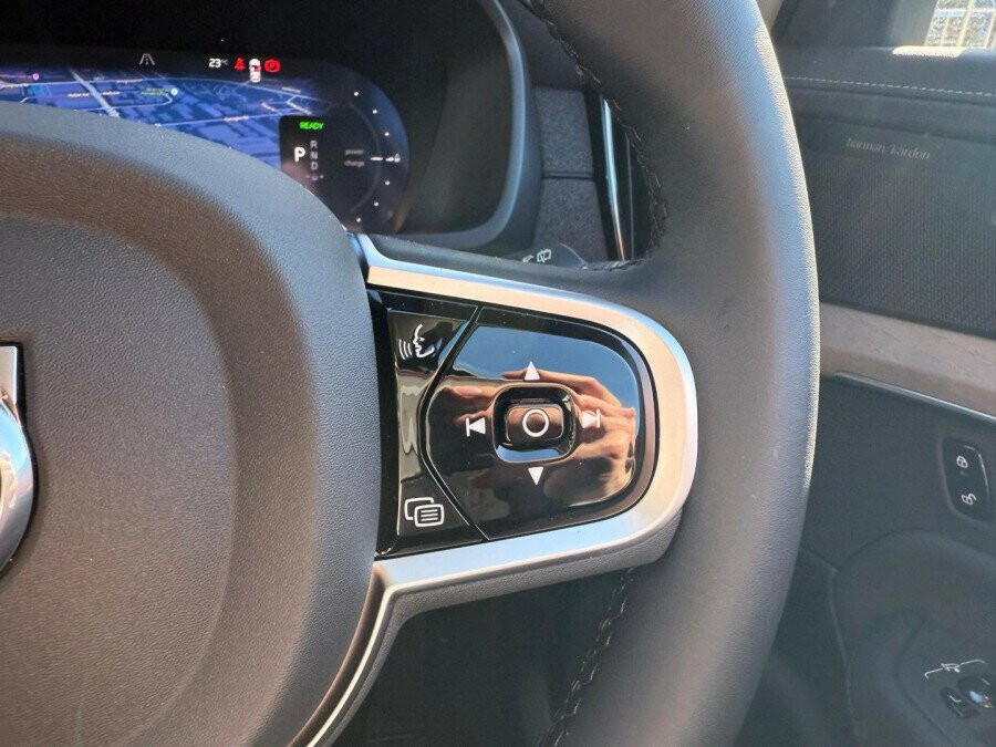 2026 Volvo XC90 L Series Plus T8 Plug-in Hybrid Dark SUV Image 9