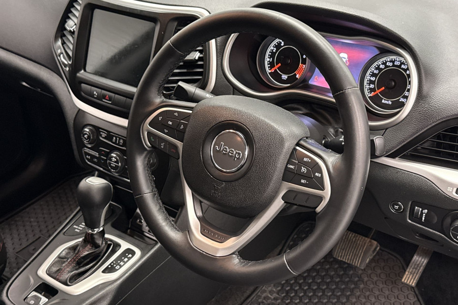 2015 Jeep Cherokee KL Trailhawk SUV Image 17