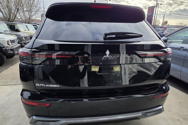 2026 MY25 Mitsubishi Outlander ZM LS SUV Image 8