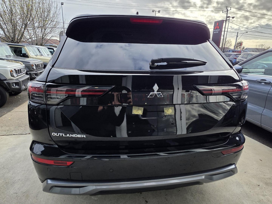 2026 MY25 Mitsubishi Outlander ZM LS SUV Image 8