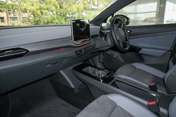 2025 Volkswagen ID. 5 E2 Pro SUV Image 8