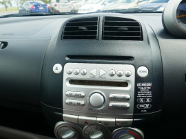 2005 Daihatsu Sirion M3 Hatchback Hatchback