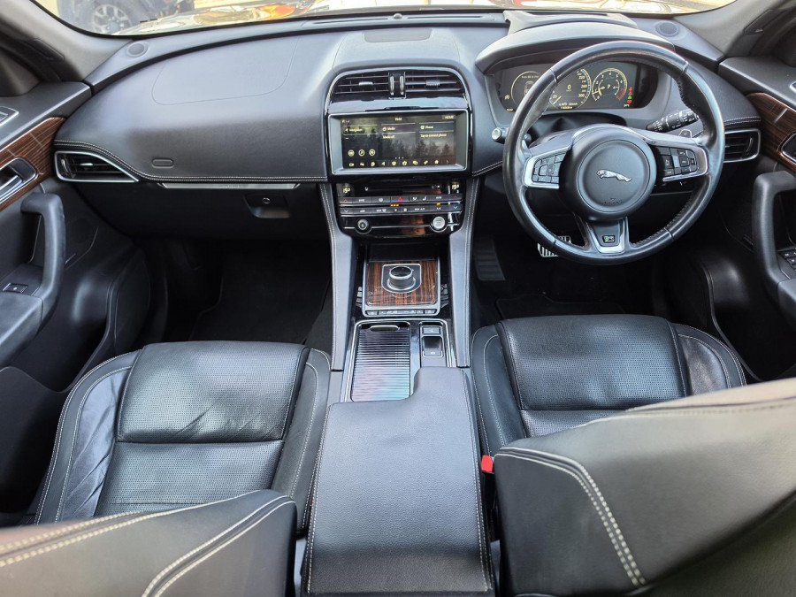 2017 MY18 Jaguar F-PACE X761 25t R-Sport SUV Image 13