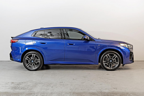 2025 BMW iX2 U10 xDrive30 M Sport SUV image 3