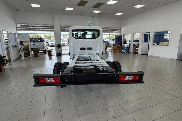 2025 MY25.75 Ford Transit VO 500E Cab Chassis Image 8