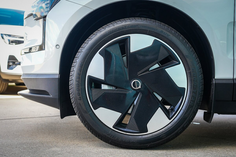 2023 MY24 Volvo EX30  Single Motor Extended Range Ultra SUV Image 7