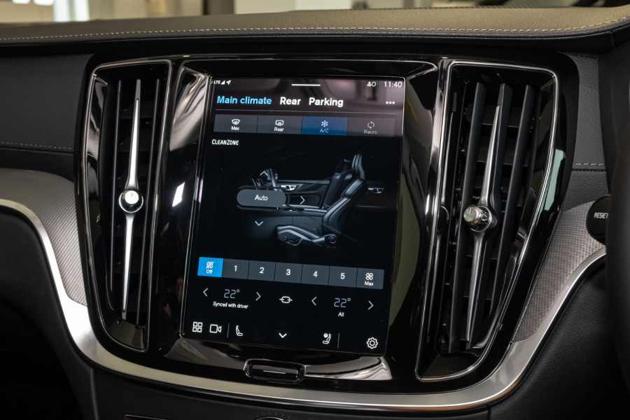 2025 Volvo V60 Cross Country Z Series Ultra B5 Bright Wagon Image 12
