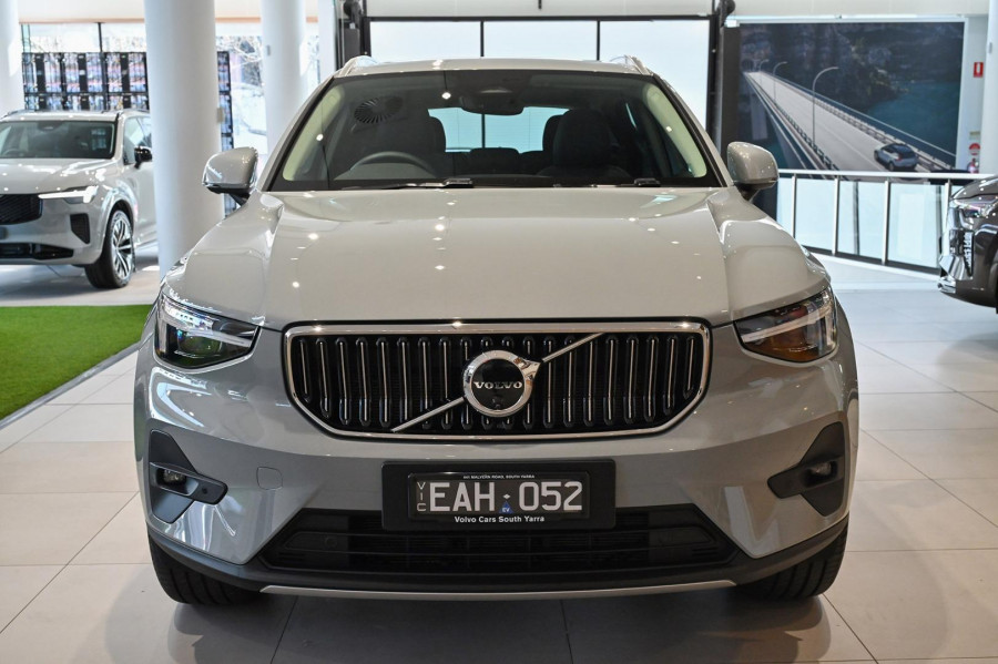 2025 MY26 Volvo XC40 XZ Ultra B4 Bright SUV Image 2