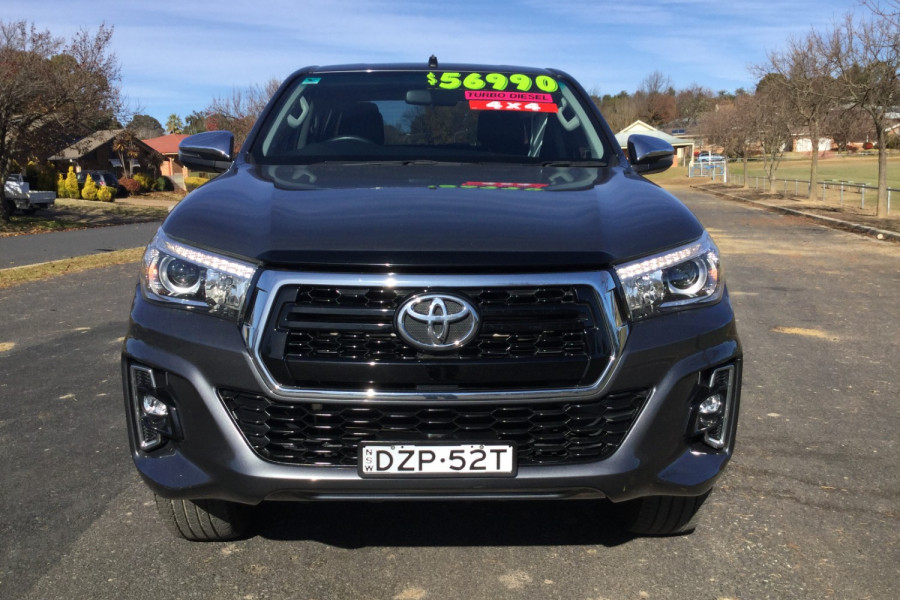 2018 Toyota HiLux  SR5 Cab chassis